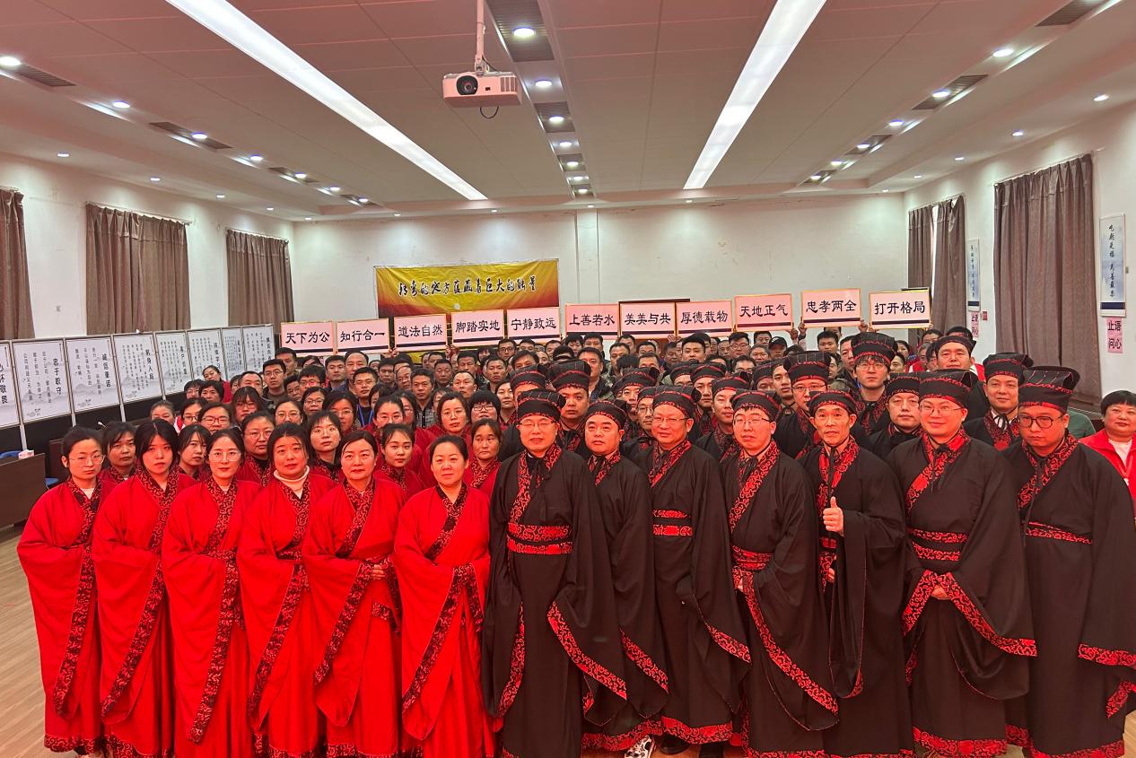 集體大學(xué)�?.jpg 集體大學(xué)�?.jpg